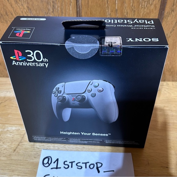 Sony PlayStation 5 30th Anniversary DualSense Wireless Controller LE PS5 NEW - Picture 5 of 7